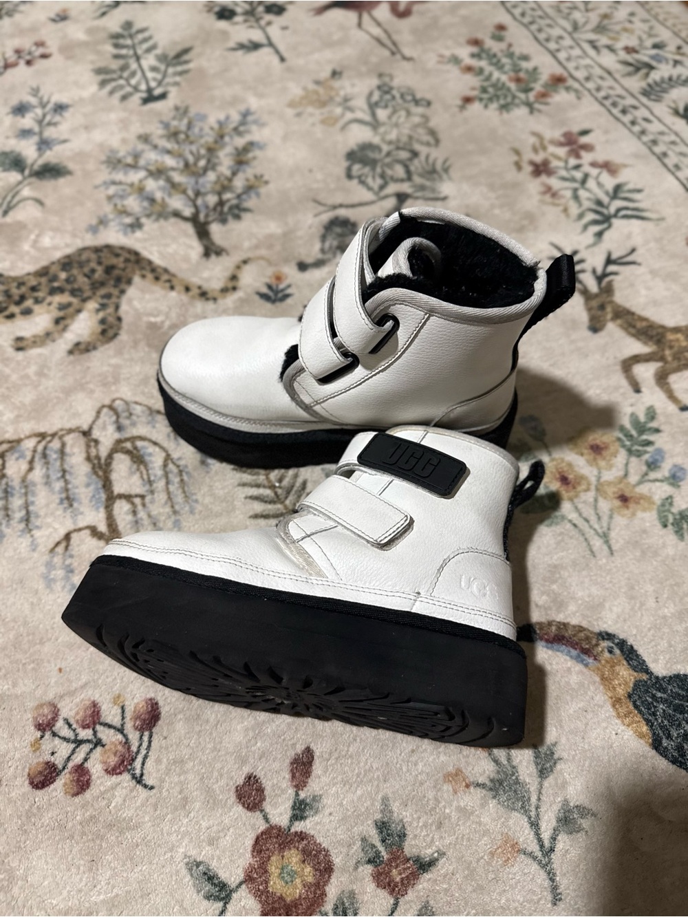 UGG Kids White Leather Velcro High-Top Boots with Black Sole neumel 1
